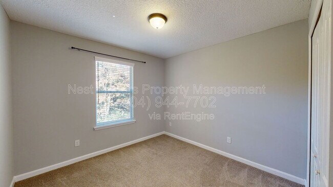 Building Photo - 464 Walnut Dr