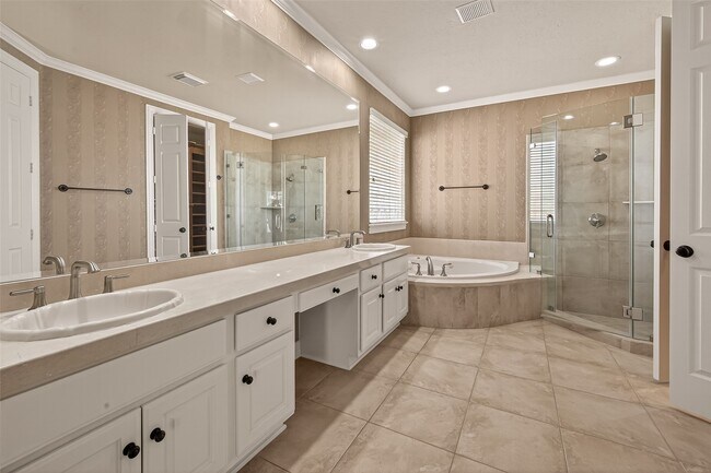 Building Photo - 2210 Bywater Dr