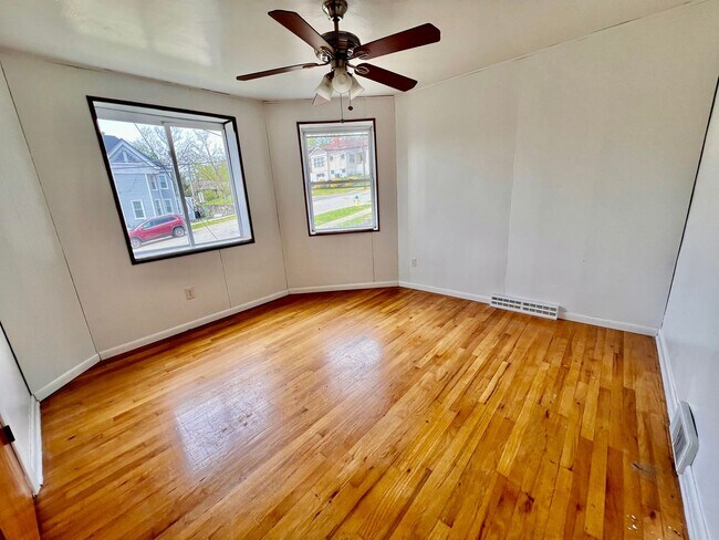 Building Photo - 212 N Highland Ave
