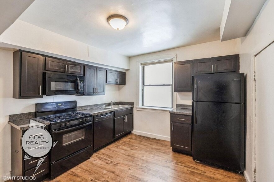 Building Photo - 1020 E Hyde Park Blvd