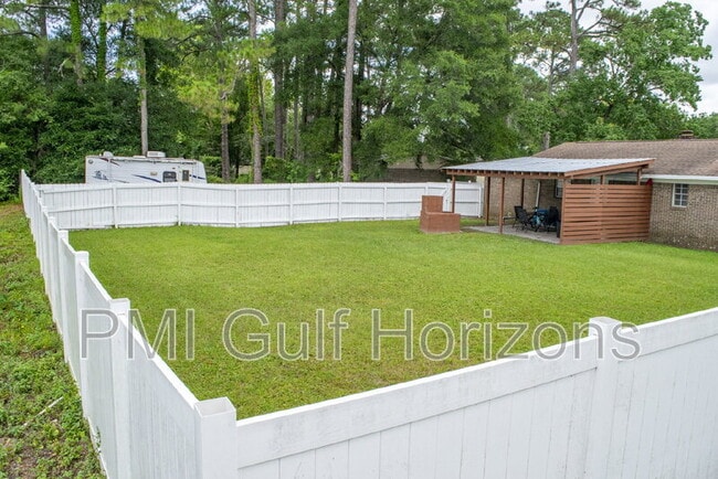 Building Photo - 738 Carondelay Dr