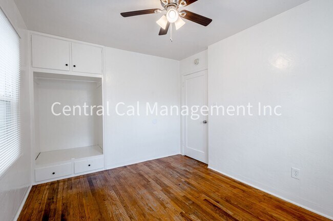 Building Photo - 2 Bedroom/1 Bath Home - $1395 per month