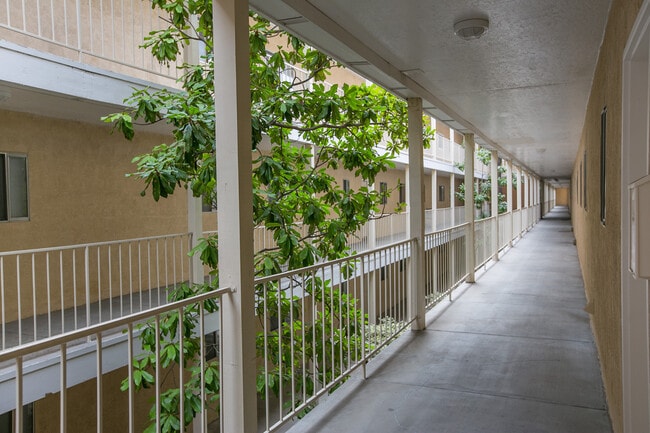 Building Photo - 1st Month Rent Free! Absolutely darling, fully remodeled, single story, updated condo in a NE Hei...