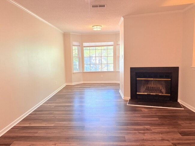 Building Photo - Improved Rent $1500!