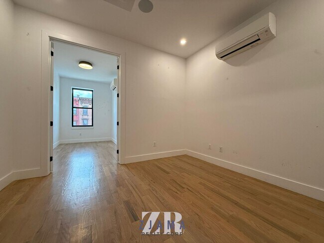 Building Photo - 104 Graham Ave