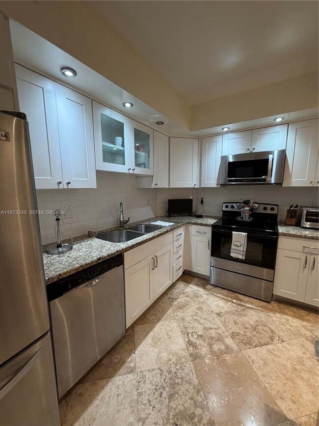 Building Photo - 500 Bayview Dr