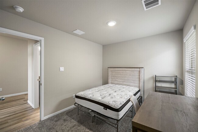 Building Photo - 5333 Samuel Run
