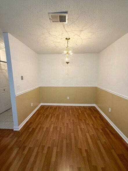 Building Photo - 3595 Woodbriar Cir