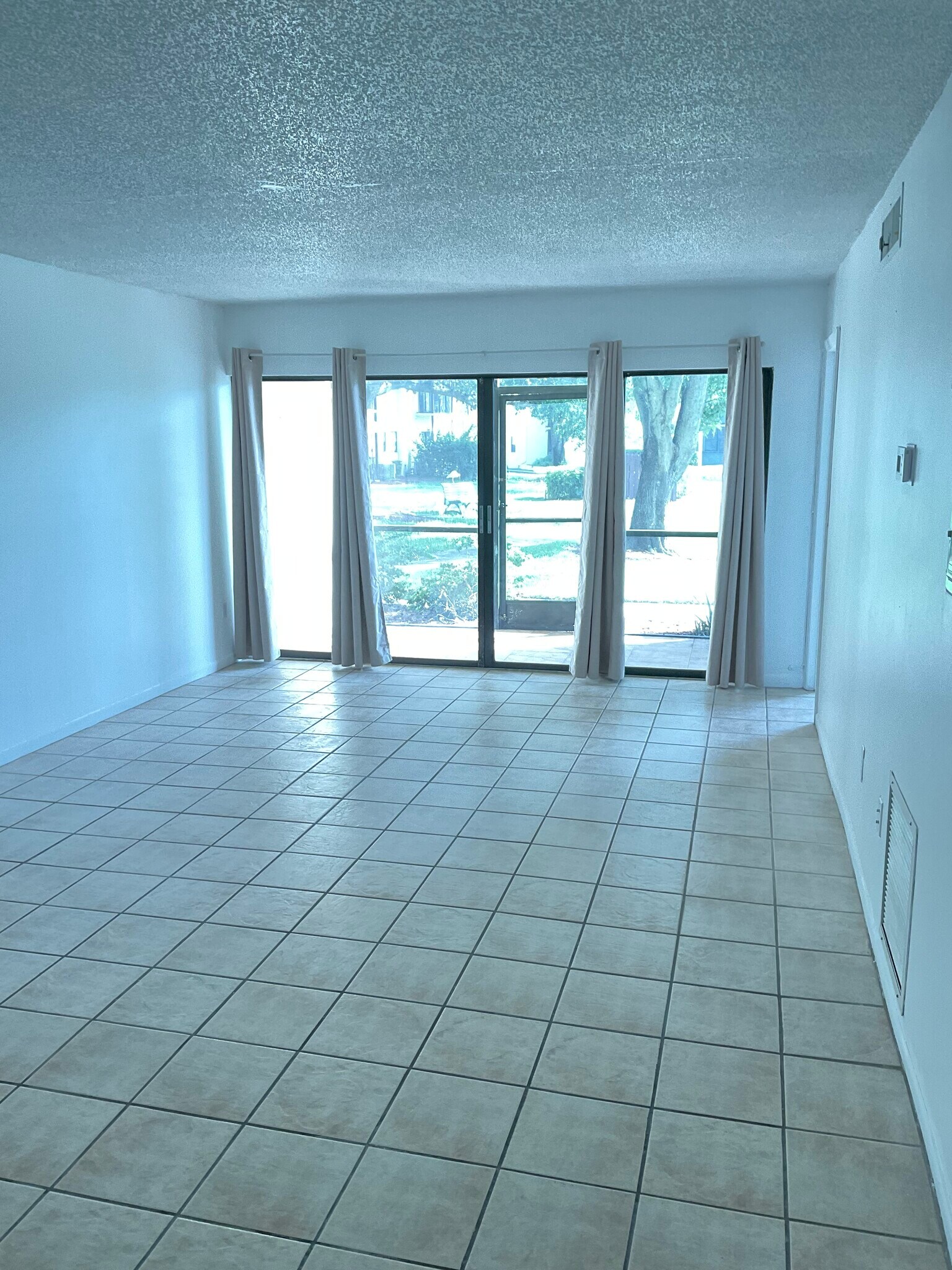 Building Photo - 2050 Oleander Blvd