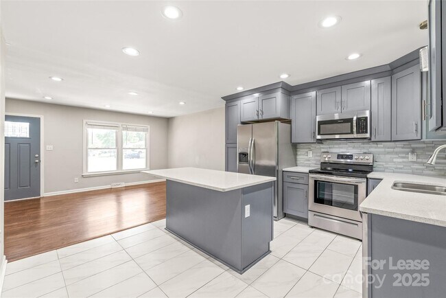 Building Photo - 3932 Slagle Dr