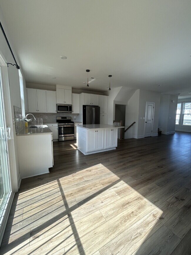 Building Photo - Upgraded 3BR End-Unit Townhome | 3.5 Baths | Garage | Lake Frederick, Pet Friendly