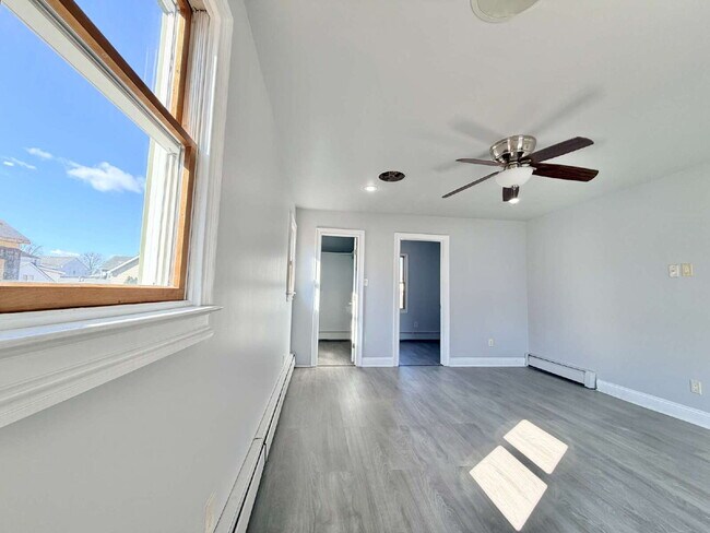 Building Photo - Move in ready, spacious, 4 bedroom, 3 bath single-family home available for rent in Hackensack, NJ.