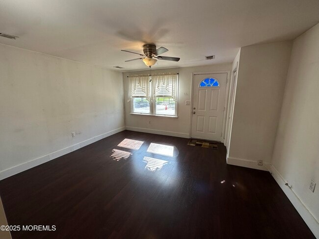 Building Photo - 143 8th St