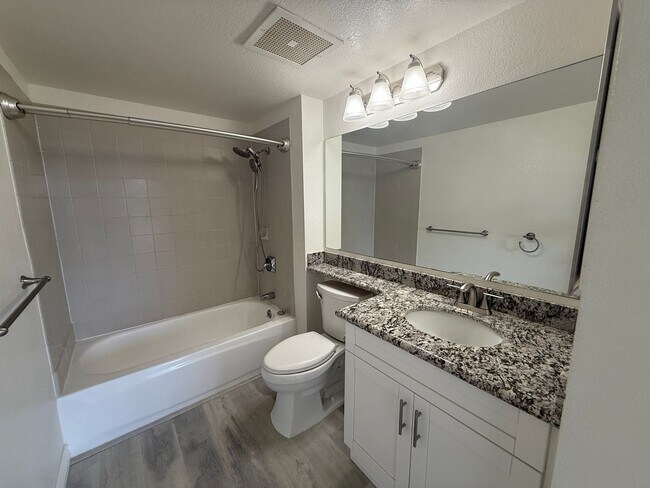 Building Photo - Country Club Village Building 5, 2-bedroom...