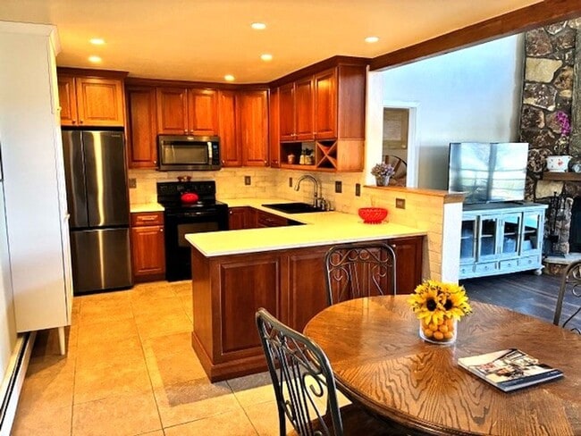 Building Photo - Long Term Rental- Buffalo Ridge/Village 403CC