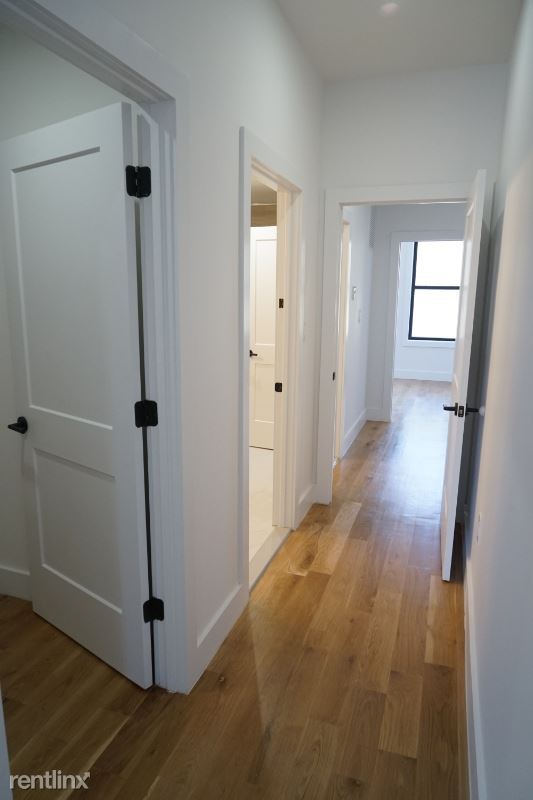 Building Photo - 3 br, 3 bath Townhome - 85 Utica Ave 1 Unit 1