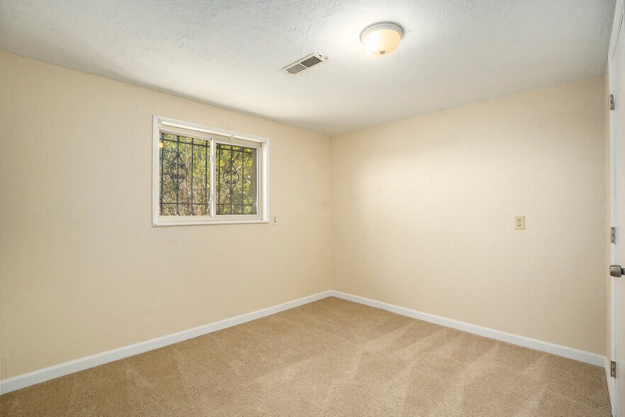 Building Photo - 7030 Metropolitan St