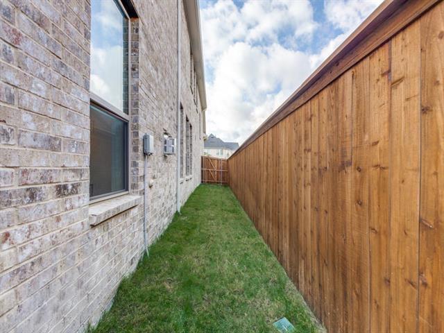 Building Photo - 2413 Latimer Mews