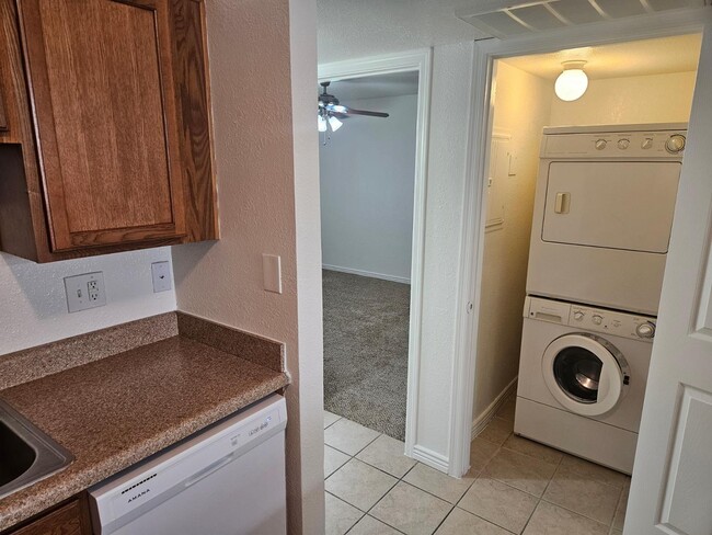 Building Photo - 1310 S Hardy Dr