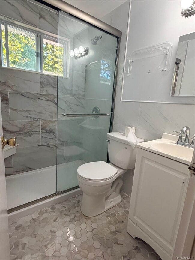 Building Photo - 7 Dickinson Ave