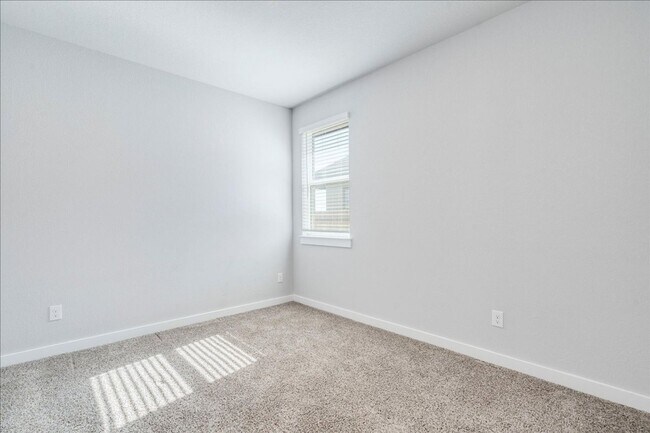 Building Photo - Amazing home ready to move in!