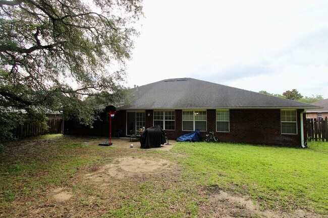 Building Photo - 624 Territory Ln
