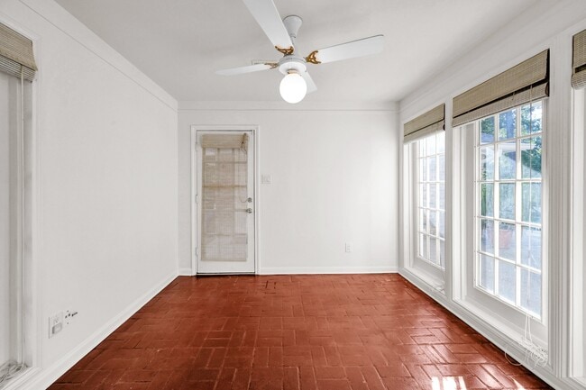 Building Photo - 26926 Maplewood Dr