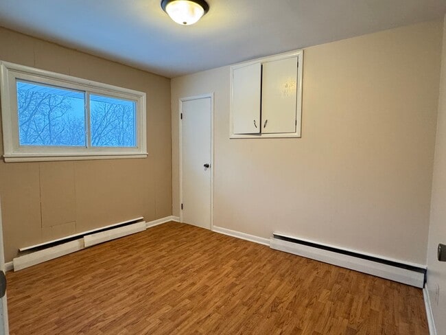 Building Photo - Charming 2-Bedroom Country Home with Garage Near Eau Claire