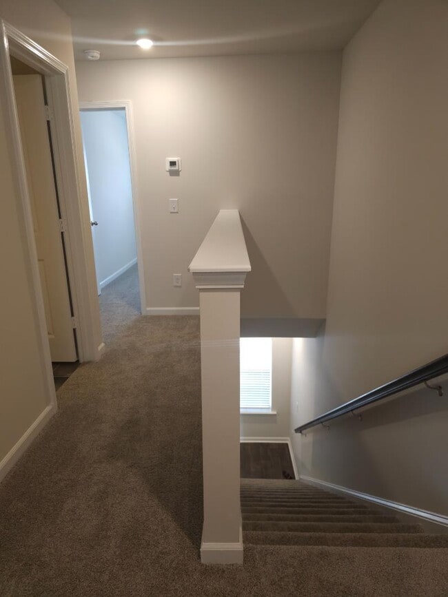 Building Photo - 102 Lowland Dr