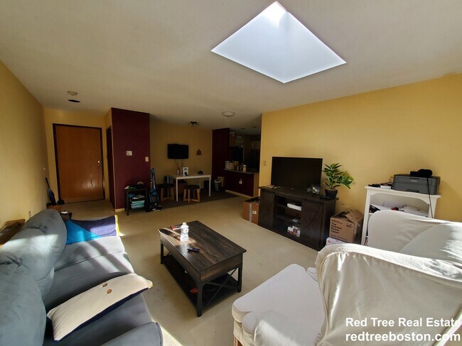 Building Photo - 23 Elm St