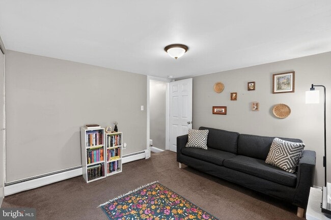 Building Photo - 4743 Umbria St