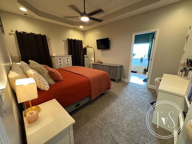 Building Photo - SUMMER MOVE-IN SPECIAL: $350 OFF 1st MONTH...