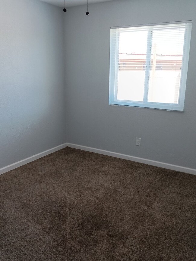 Building Photo - Gorgeous 3-Bedroom 2-Bathroom Home Located...