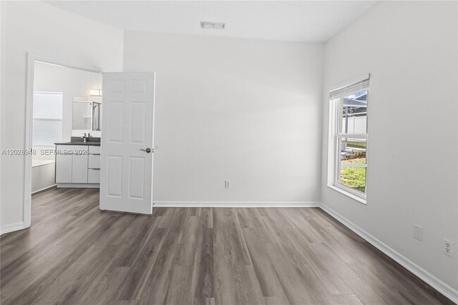 Building Photo - 434 Castlemain Cir