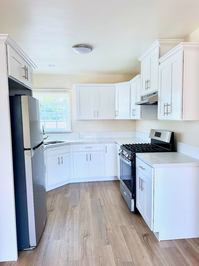 Building Photo - Cedar LB