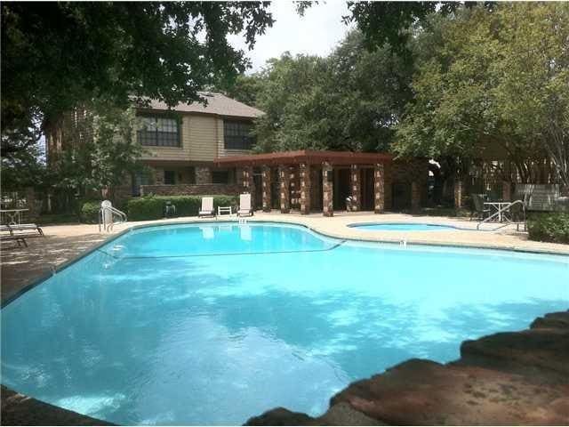 Building Photo - 7122 Wood Hollow Dr