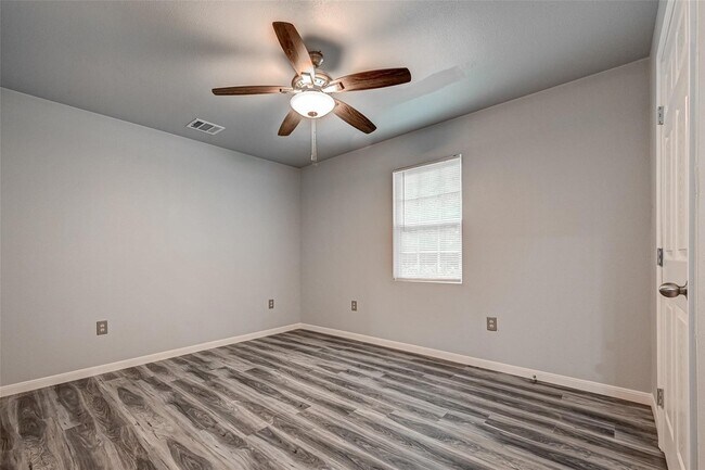 Building Photo - 15897 Dewberry Ln