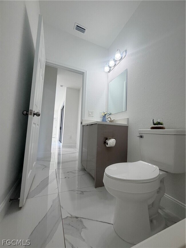 Building Photo - 3804 40th St SW