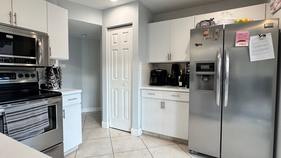 Building Photo - 5641 Coach House Cir