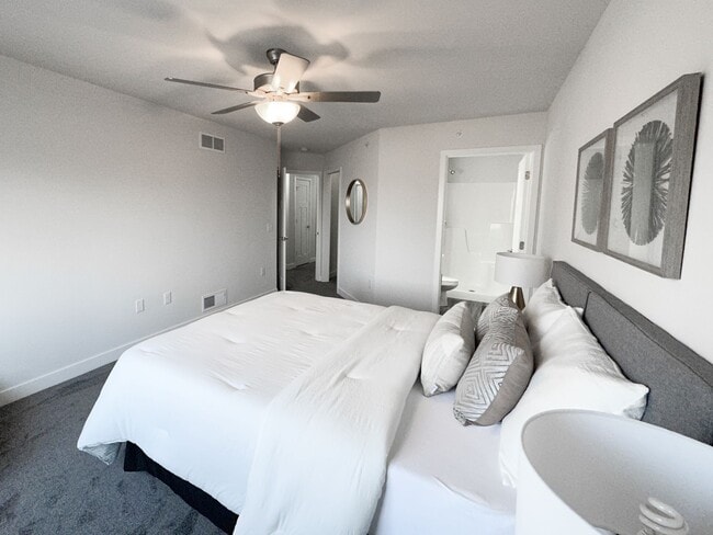 Building Photo - 2 Bed / 2.5 Bath Townhome for rent in Cott...