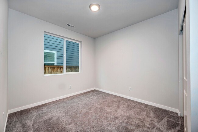 Building Photo - 5 bed 2 bath In Marysville