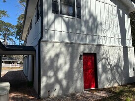 Building Photo - 21 Denmark Dr