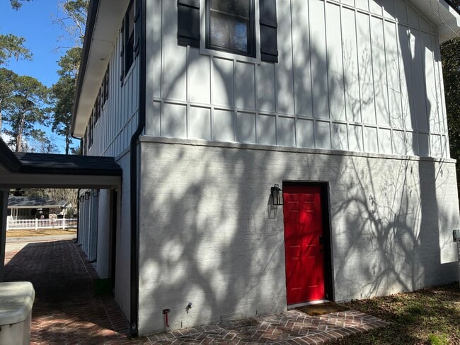 Building Photo - 21 Denmark Dr