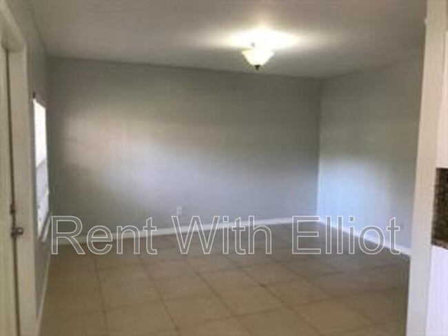 Building Photo - 1405 Miami Rd