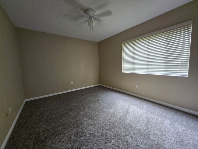 Building Photo - 2 bedroom, 2 bath/1st Floor Unit in Hawthorne Reserve