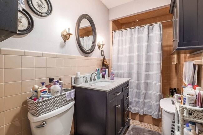 Building Photo - 18 Burton St