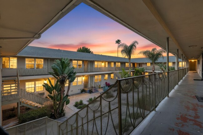 Building Photo - 6629 Crenshaw Blvd