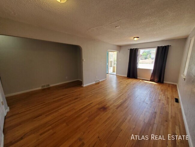 Building Photo - 2130 5th Ave