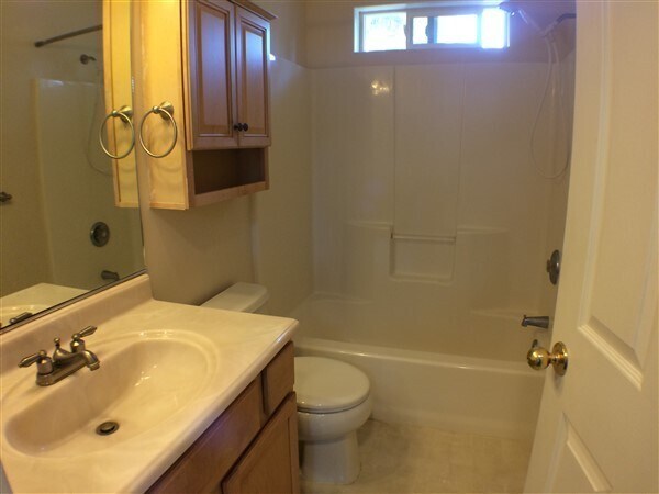 Building Photo - 3 Bedroom Home in SW Bend Just Minutes Fro...