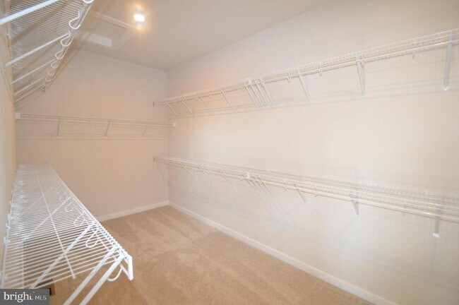 Building Photo - 43795 Middleway Ter
